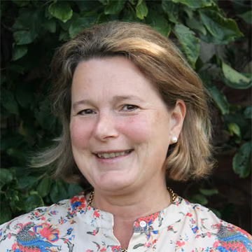 Mrs Olivia Reynolds